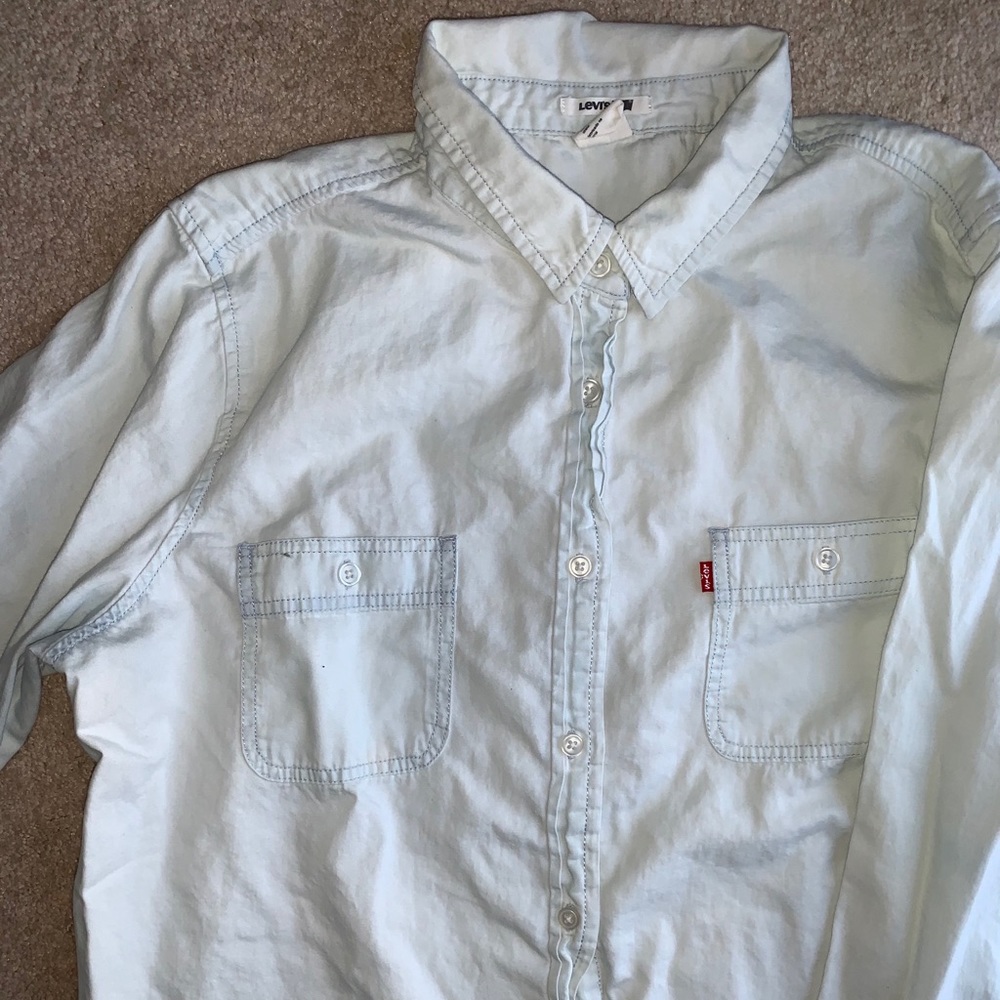 LEVI DENIM BUTTON UP ✨